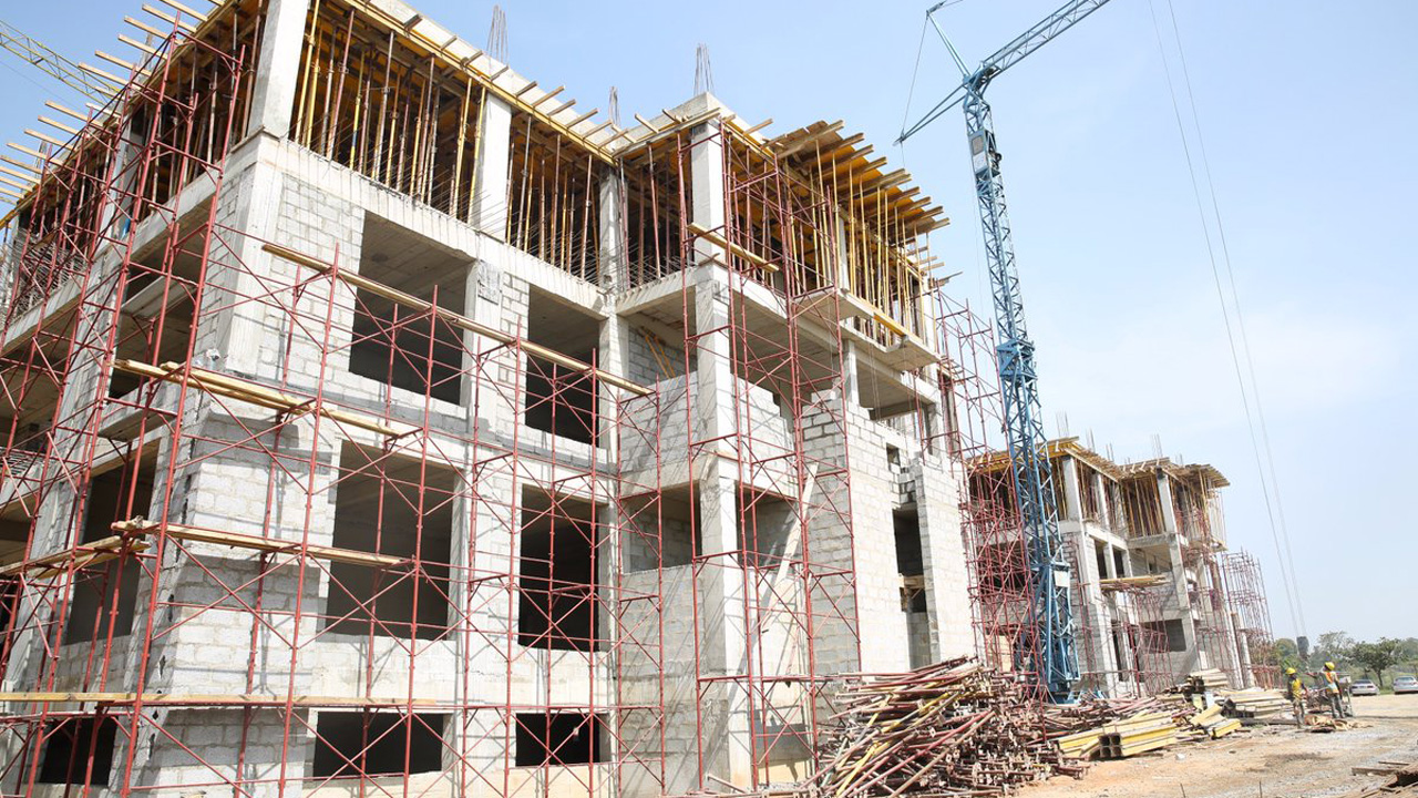 Commercial construction site suitable for mobile surveillance coverage